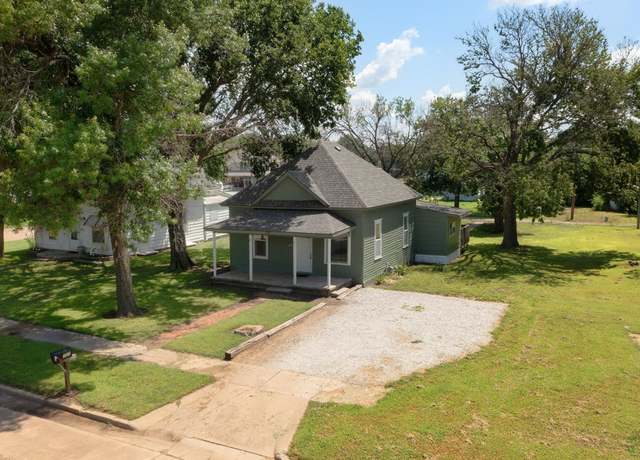 Property at 707 S H St, Wellington, KS 67152, 2 beds, 1 bath