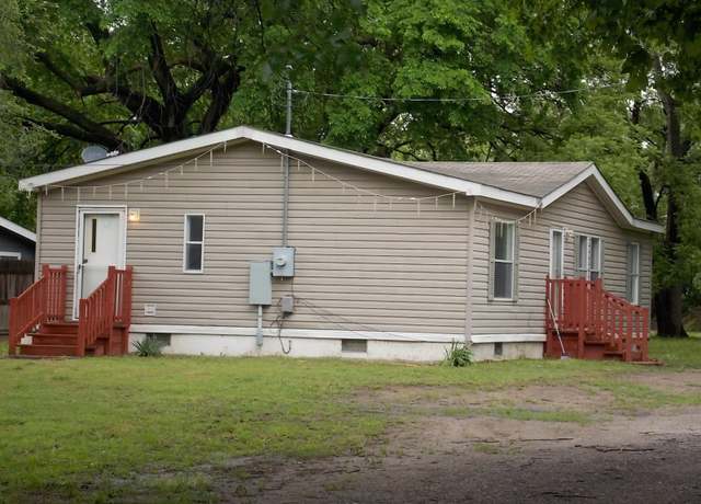 Property at 1006 N Custer Ave, Wichita, KS 67203, 3 beds, 2 baths