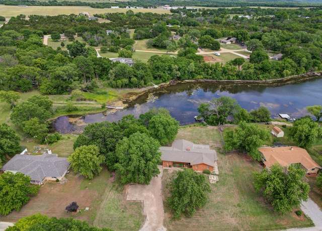 Property at 4 Lakeridge Dr, Arkansas City, KS 67005, 3 beds, 2 baths