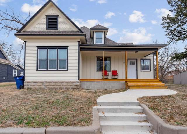 Property at 1114 N Pine St, Newton, KS 67114, 4 beds, 2.5 baths