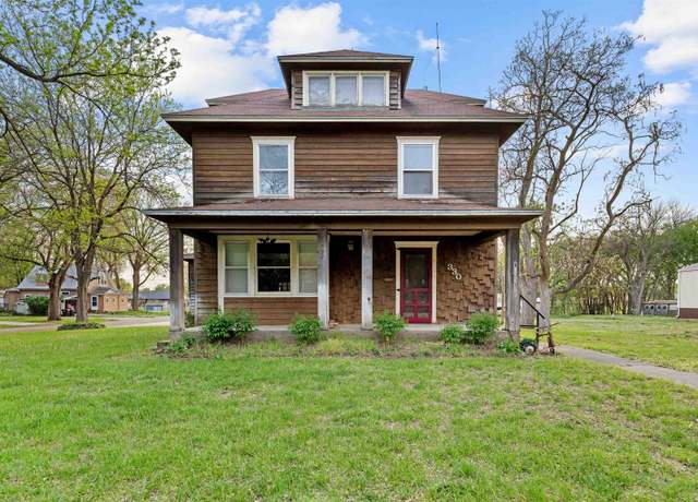 Property at 330 S Chestnut St, Lindsborg, KS 67456, 4 beds, 2.5 baths