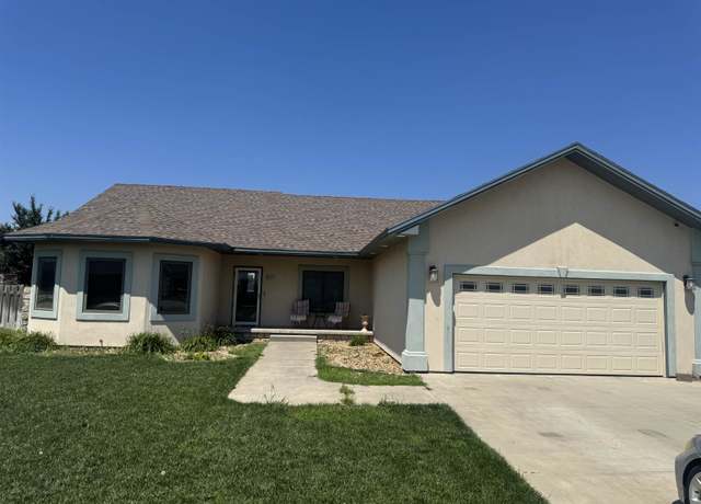 Property at 517 Jenna Ln, Garden City, KS 67846, 4 beds, 3 baths