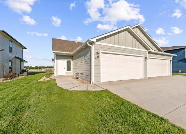 Property at 2717 Tim Rogers Ln, Salina, KS 67401, 3 beds, 3 baths