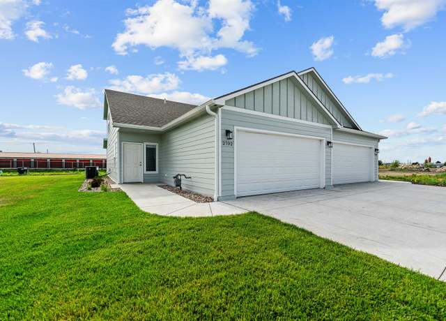 Property at 2702 Tim Rogers Ln, Salina, KS 67401, 3 beds, 3 baths