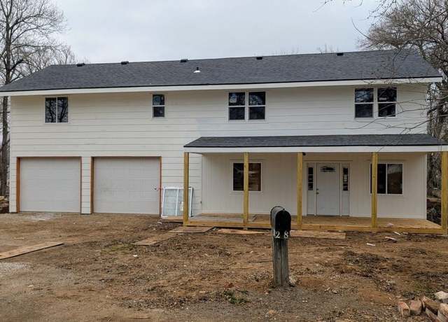 Property at 218 E Washington St, Derby, KS 67037, 6 beds, 3 baths