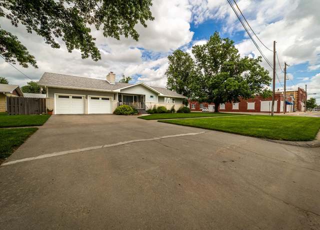 Property at 1117 19th St, Belleville, KS 66935, 4 beds, 3.5 baths
