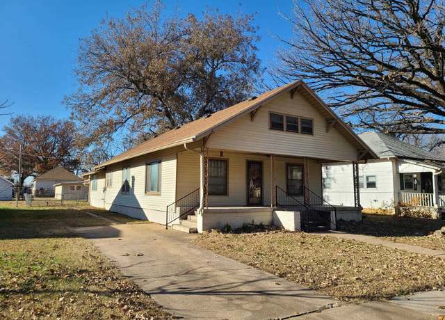 Property at 1711 Loomis St, Winfield, KS 67156, 3 beds, 1.5 baths