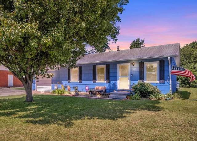 Property at 1013 S Poplar St, Newton, KS 67114, 3 beds, 1 bath