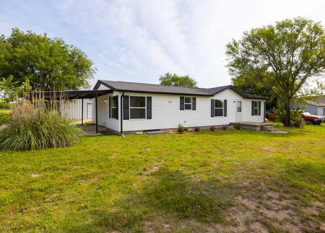 Property at 1038 W 81st S, Haysville, KS 67060, 3 beds, 2 baths