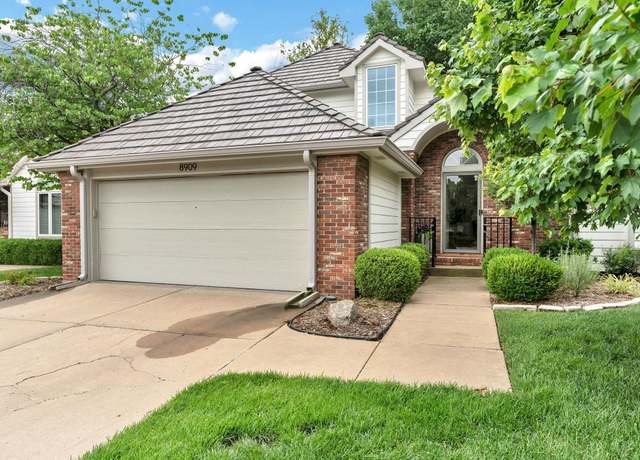 Property at 8909 E Bradford Cir, Wichita, KS 67206, 4 beds, 3.5 baths