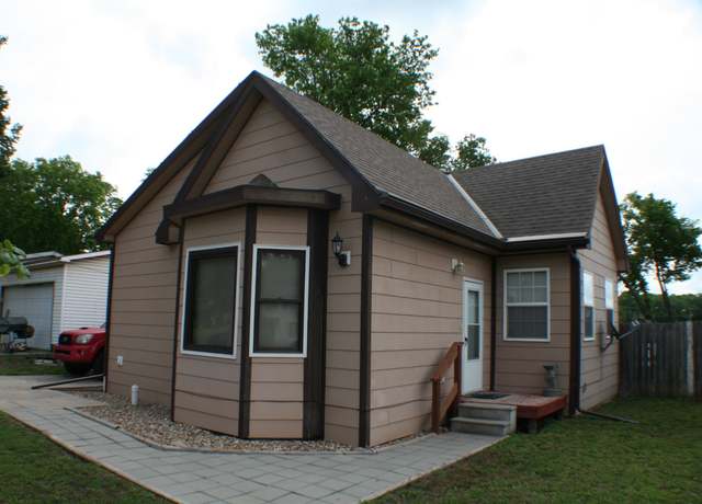 Property at 606 Santa Fe St, Augusta, KS 67010, 2 beds, 1 bath