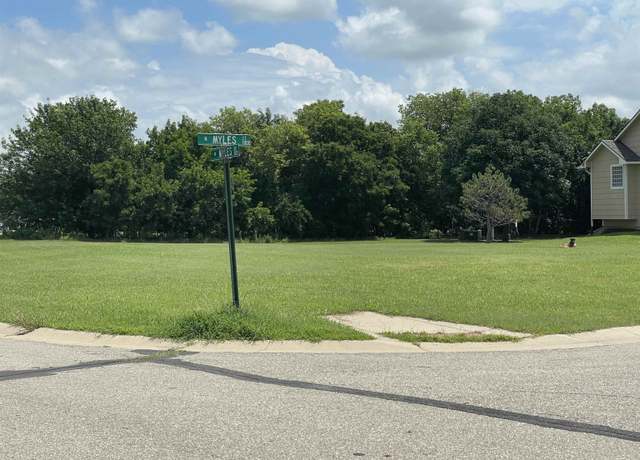 Property at 1102 Myles Dr, Wellington, KS 67152