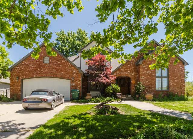 Property at 1562 S Creekside Ln, Wichita, KS 67230, 5 beds, 3.5 baths