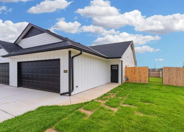Property at 4642 S Kessler Cir, Wichita, KS 67217, 3 beds, 2 baths