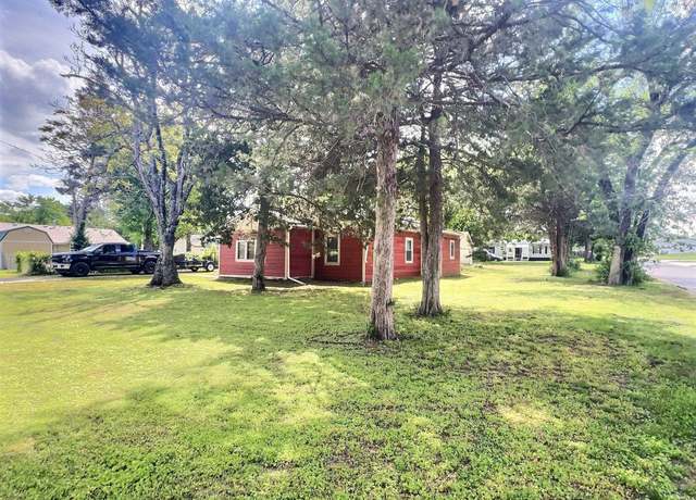 Property at 1049 N Main St, Andover, KS 67002, 2 beds, 1 bath