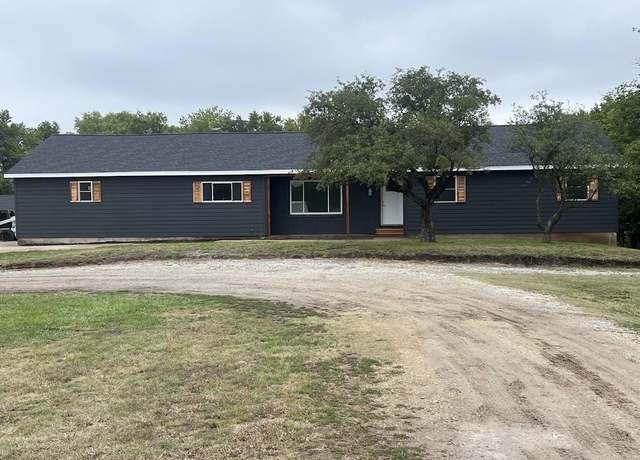 Property at 5117 E Country Club Rd, Salina, KS 67401, 4 beds, 3 baths