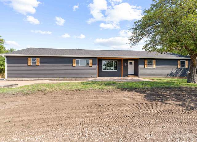 Property at 5117 E Country Club Rd, Salina, KS 67401, 4 beds, 3 baths