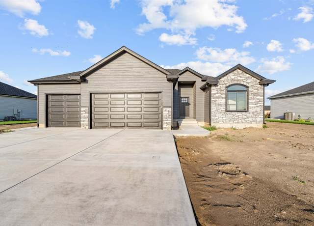 Property at 2907 Crystal Lake Dr, Salina, KS 67401, 3 beds, 2 baths