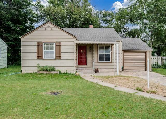 Property at 207 E 9th, Newton, KS 67114, 2 beds, 1 bath