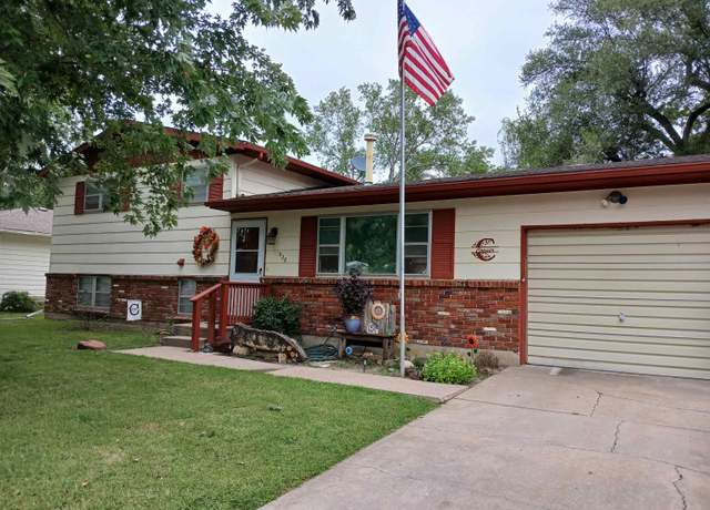 Property at 928 S Ash St, Newton, KS 67114, 3 beds, 2 baths