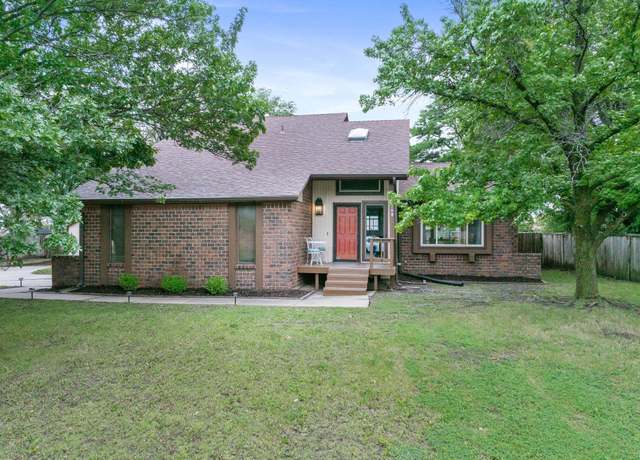 Property at 2218 N Longwood Ct, Wichita, KS 67226, 3 beds, 2 baths