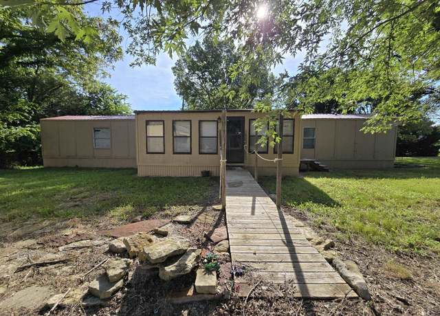 Property at 19102 168th Dr, Winfield, KS 67156, 3 beds, 2 baths