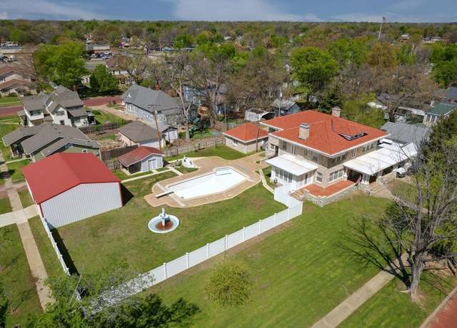 Property at 411 N B St, Arkansas City, KS 67005, 5 beds, 3.5 baths