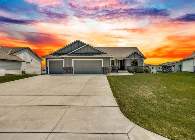 Property at 12006 E Bonita Cir, Wichita, KS 67207, 4 beds, 3 baths