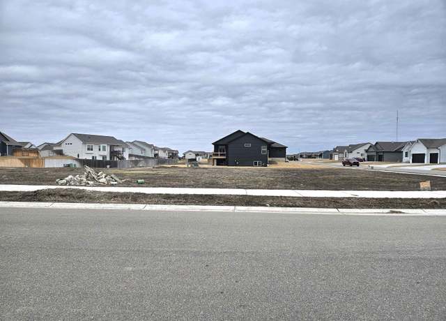 Property at 2513 N Bluestone St, Andover, KS 67002