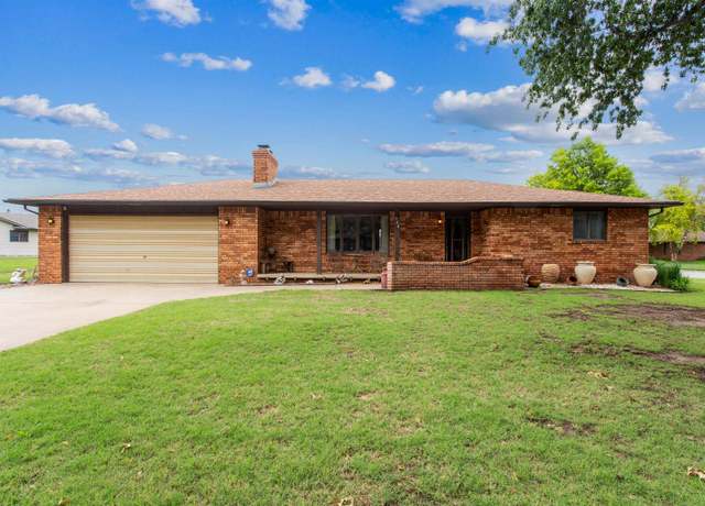 Property at 604 N Countryside St, Andale, KS 67001, 2 beds, 3 baths