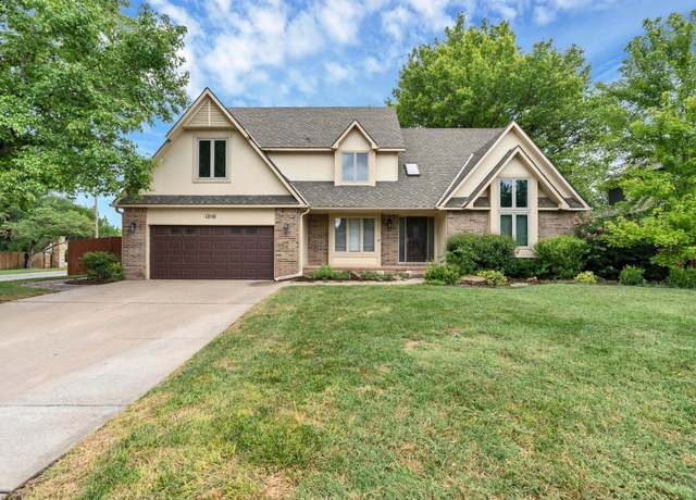 Property at 12116 W Briarwood Cir, Wichita, KS 67235, 4 beds, 3.5 baths
