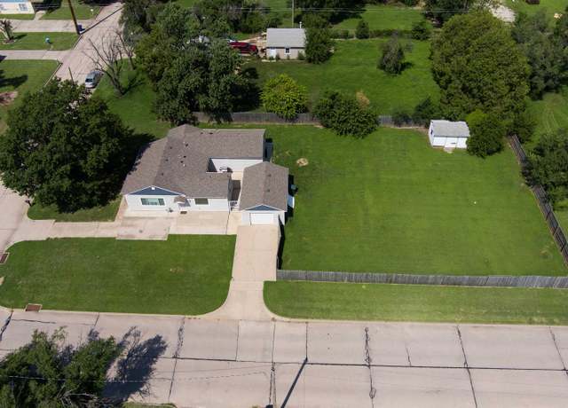 Property at 5302 W 1st St N, Wichita, KS 67212, 3 beds, 2 baths