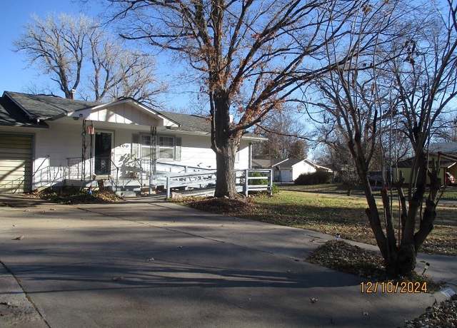 Property at 400 Highland Ave, Newton, KS 67114, 3 beds, 3 baths