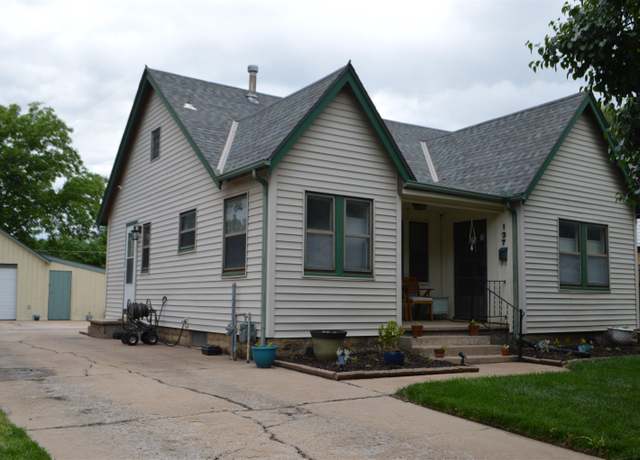 Property at 137 N Richmond Ave, Wichita, KS 67203, 2 beds, 1 bath