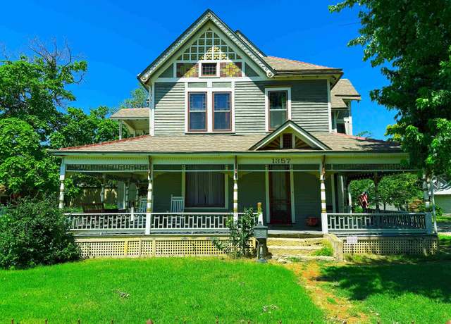 Property at 1357 S Broadway Ave, Wichita, KS 67211-3127, 4 beds, 1.5 baths