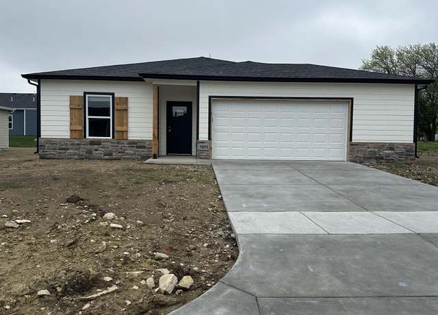 Property at 3051 E Highridge Ct, Park City, KS 67219, 4 beds, 2 baths