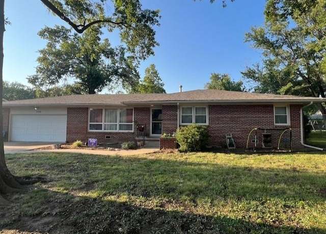 Property at 1420 E 13th Ave, Winfield, KS 67156, 3 beds, 1.5 baths