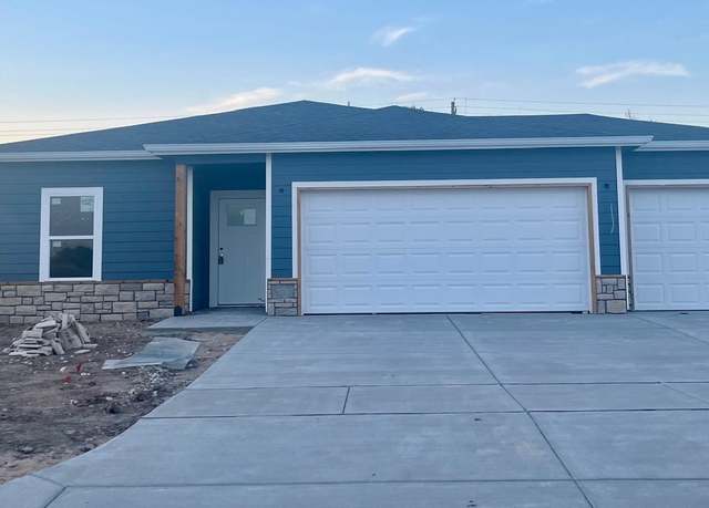 Property at 2828 S Maize Ct, Wichita, KS 67215, 4 beds, 2 baths