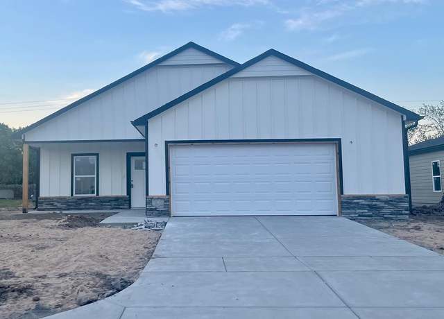Property at 2832 S Maize Ct, Wichita, KS 67215, 3 beds, 2 baths