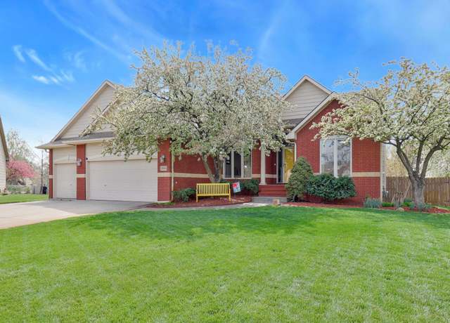 Property at 3014 N Ridge Port Ct, Wichita, KS 67205, 5 beds, 3 baths