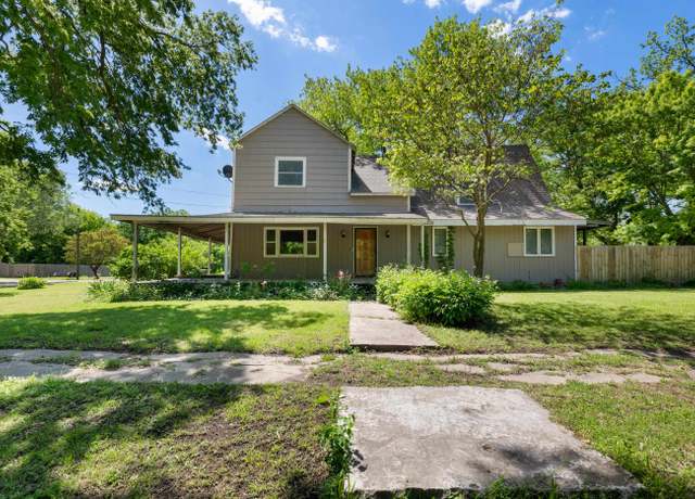 Property at 401 Walnut St, Marion, KS 66861, 4 beds, 3 baths