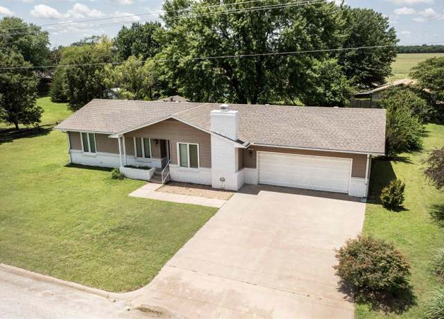 Property at 703 Lucky Ln, Argonia, KS 67004, 3 beds, 2 baths