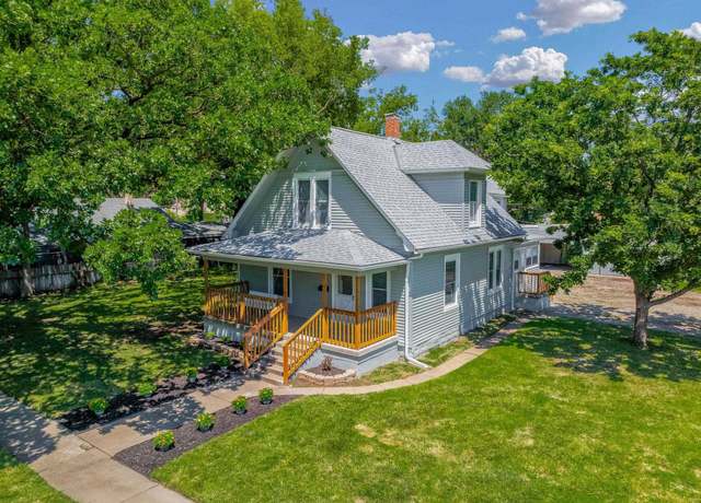 Property at 204 N Elizabeth St, Wichita, KS 67203, 4 beds, 2 baths