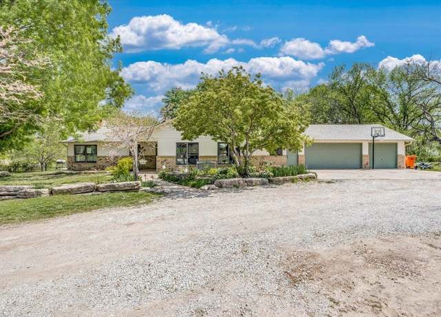 Property at 4210 Meadowbrook Ln, Winfield, KS 67156, 6 beds, 3 baths