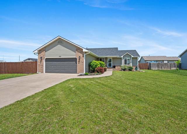 Property at 424 Wheatridge Dr, Newton, KS 67114, 4 beds, 3 baths