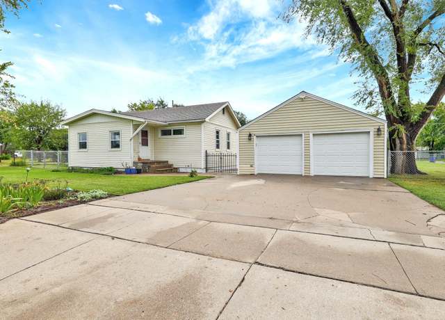 Property at 902 N Arapaho St, Wichita, KS 67212, 2 beds, 1 bath