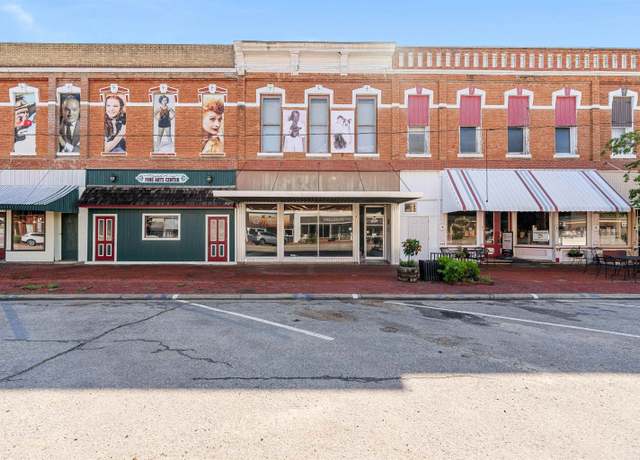 Property at 106 N Washington St, Marquette, KS 67464, 2 beds, 3 baths