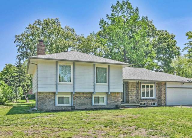 Property at 1126 N Crestline Cir, Wichita, KS 67212, 4 beds, 3 baths