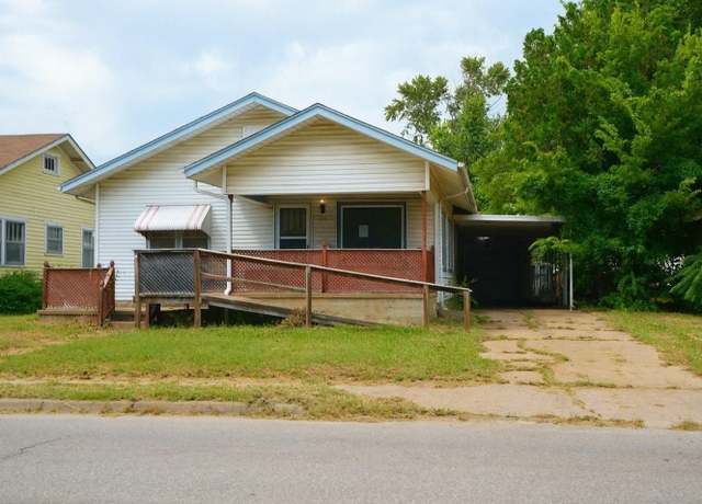 Property at 111 E 15th, Wellington, KS 67152, 3 beds, 2 baths
