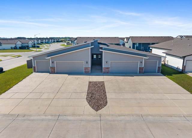 Property at 5281 N Toben Ct, Bel Aire, KS 67226, 3 beds, 2 baths